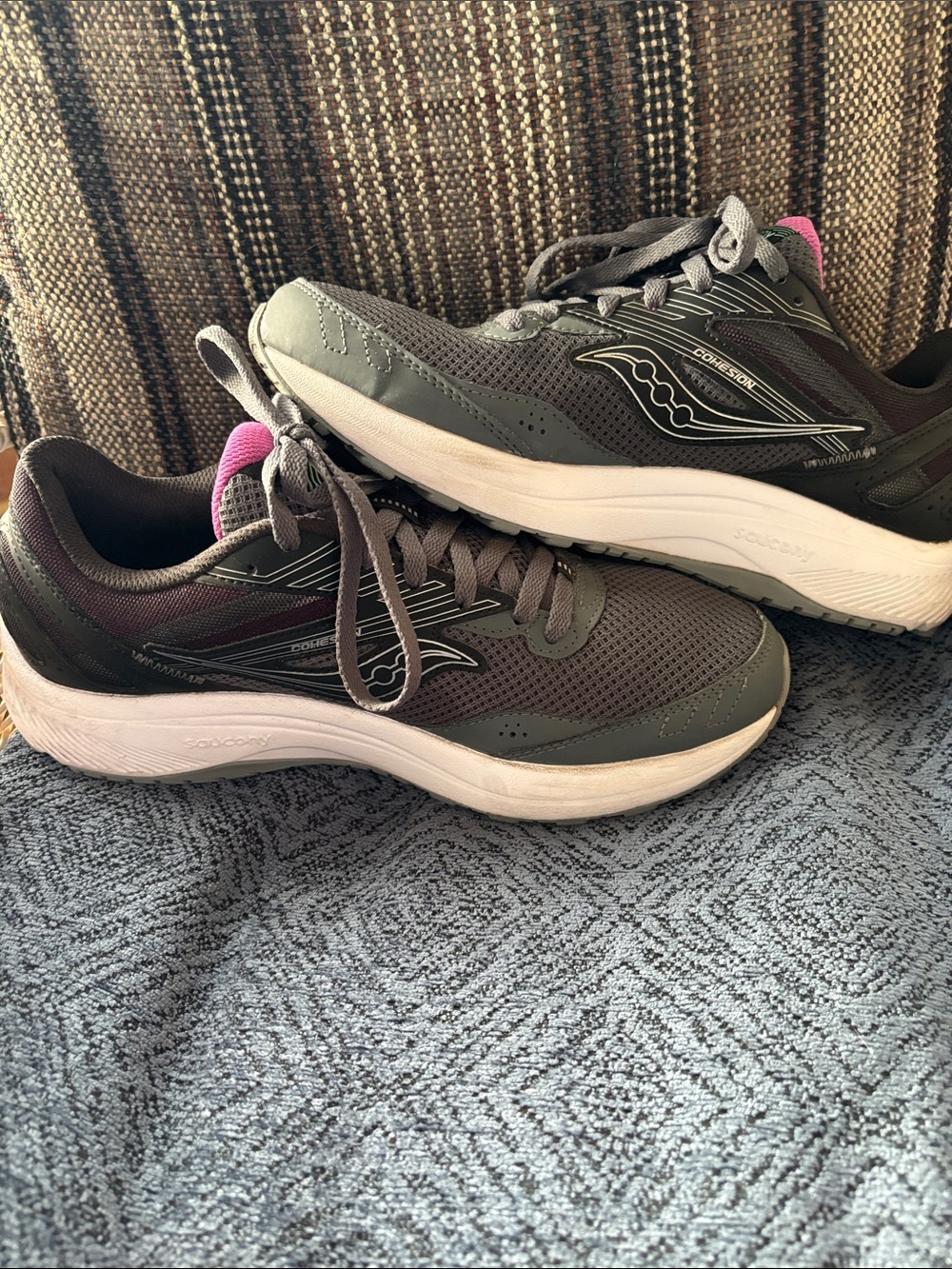 Saucony Women's Dark Gray Running Sneakers with Pink and Teal Accents - Picture 6 of 6